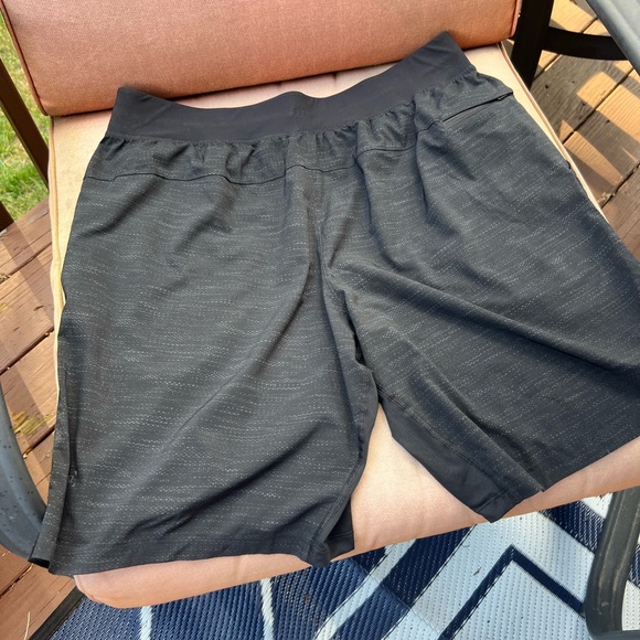 Lululemon T.H.E. Short “LINERLESS” 9” - Picture 3 of 6